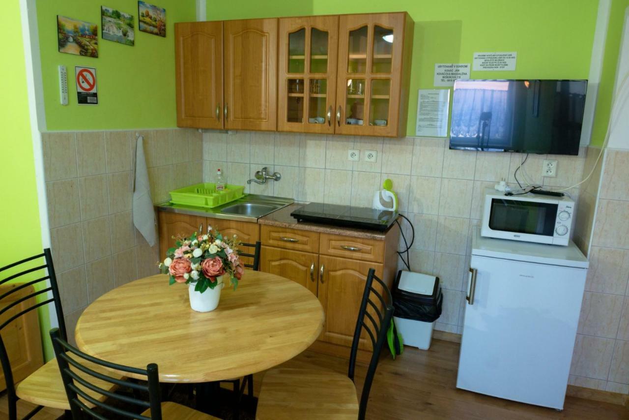Apartman Pri Zamocku Besenova Luaran gambar