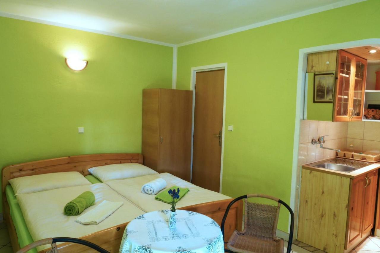 Apartman Pri Zamocku Besenova Luaran gambar